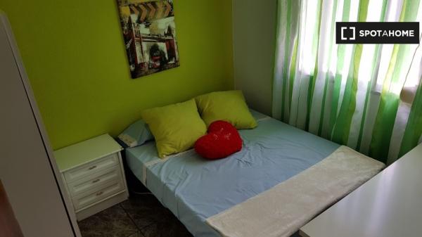 Chambre dans un appartement partagé à Alcala De Henares