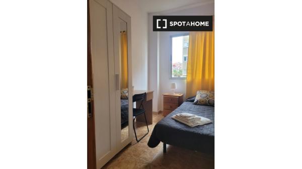 Chambre à louer dans un appartement de 5 chambres à Las Palmas