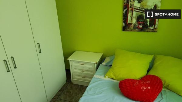 Room in shared apartment in Alcala De Henares