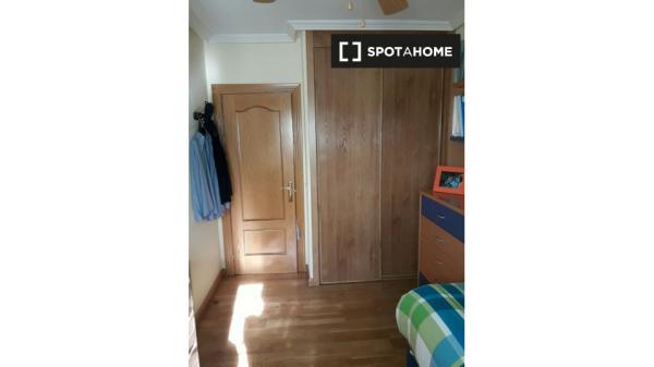 Chambre dans un appartement partagé à Alcala De Henares