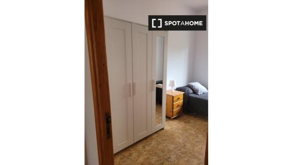 Quarto para alugar em apartamento de 5 quartos em Las Palmas