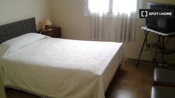 Rooms for rent in 2-bedroom apartment in San Sebastian