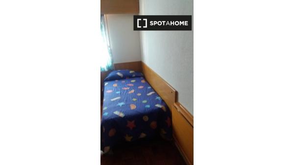 Room in shared apartment in Alcalá de Henares