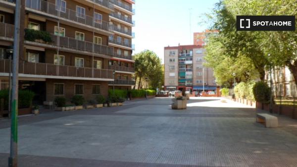 Room in shared apartment in Alcalá de Henares