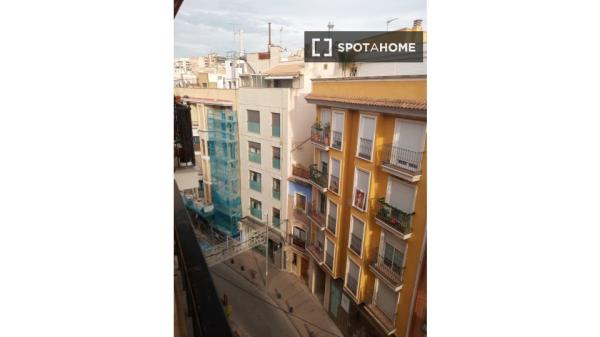 Se alquila habitación en piso en Murcia