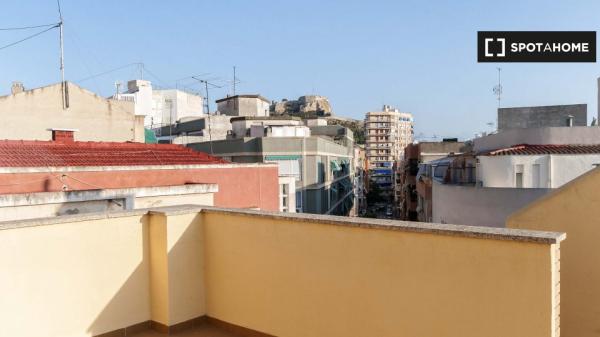 Bonita habitación en alquiler en Pio XII, Alicante