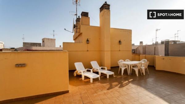 Habitación luminosa en alquiler en Pio XII, Alicante