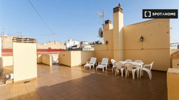 Habitación luminosa en alquiler en Pio XII, Alicante