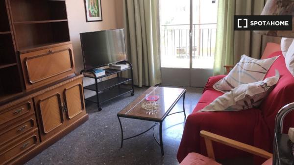 Alquiler de habitaciones en piso de 4 dormitorios en Murcia