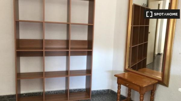 Alquiler de habitaciones en piso de 4 dormitorios en Murcia