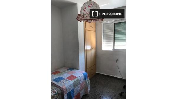 Alquiler de habitaciones en piso de 4 dormitorios en Murcia