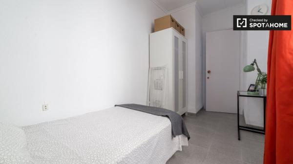 Alquiler de habitaciones en 4 dormitorios en Extramurs, Valencia