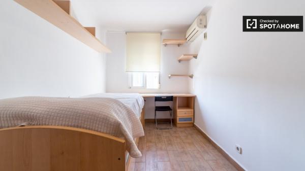 Habitación amueblada en apartamento de 4 dormitorios, L'Olivereta, Valencia