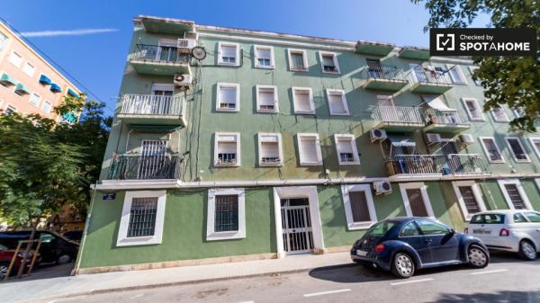 Habitación amueblada en apartamento de 4 dormitorios, L'Olivereta, Valencia