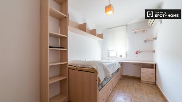 Habitación amueblada en apartamento de 4 dormitorios, L'Olivereta, Valencia