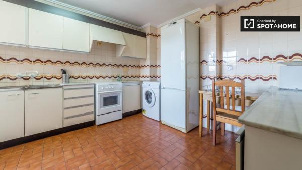 Double room to rent in Algirós, Valencia.