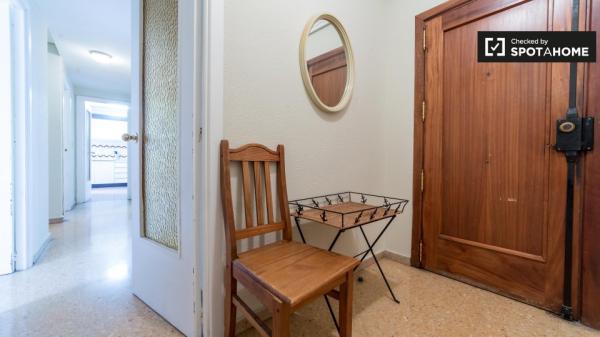 Double room to rent in Algirós, Valencia.