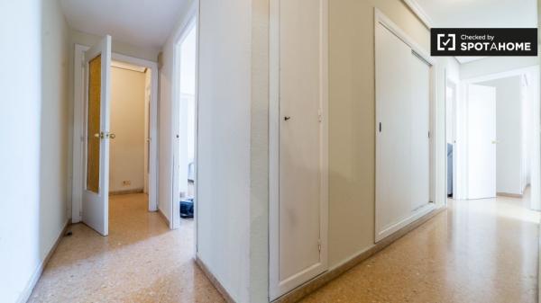 Double room to rent in Algirós, Valencia.