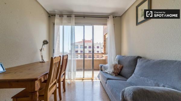 Double room to rent in Algirós, Valencia.