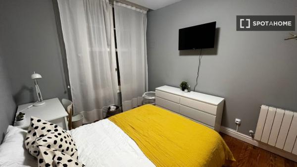 Zimmer zu vermieten in 5-Zimmer-Wohnung in Bilbao