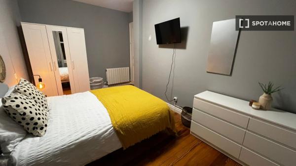 Zimmer zu vermieten in 5-Zimmer-Wohnung in Bilbao