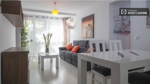 Room for rent in 4-bedroom apartment in Alcalá De Henares