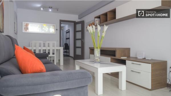 Room for rent in 4-bedroom apartment in Alcalá De Henares