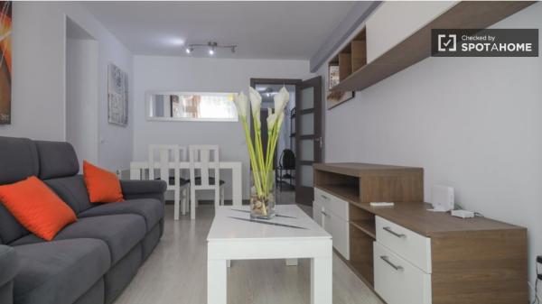 Room for rent in 4-bedroom apartment in Alcalá De Henares