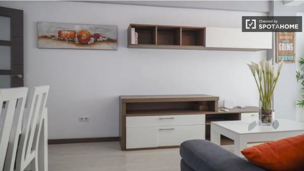 Room for rent in 4-bedroom apartment in Alcalá De Henares