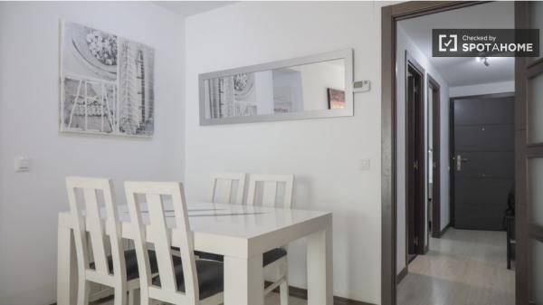 Room for rent in 4-bedroom apartment in Alcalá De Henares