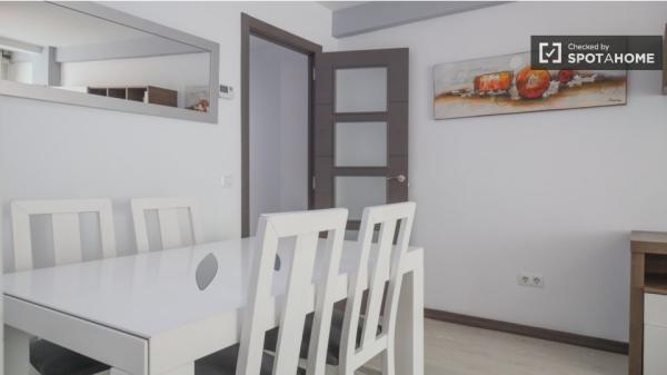 Room for rent in 4-bedroom apartment in Alcalá De Henares