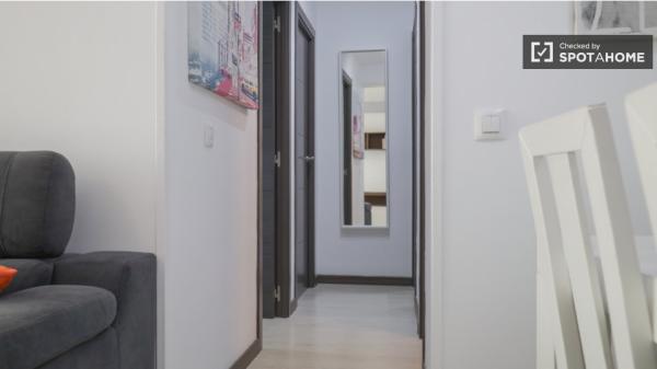 Room for rent in 4-bedroom apartment in Alcalá De Henares