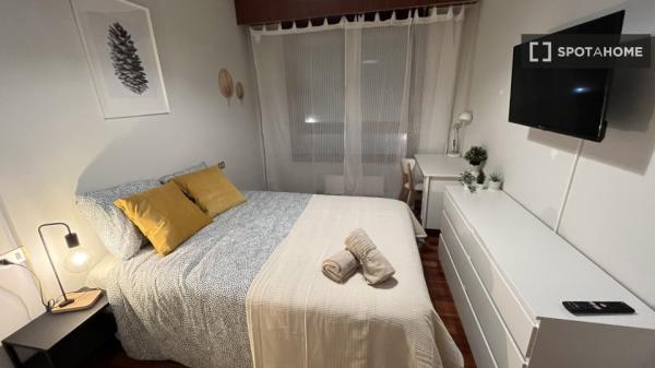 Room for rent in a 5-bedroom apartment in Bilbao