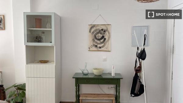 Chambre dans une maison partagée ensoleillée à Malaga