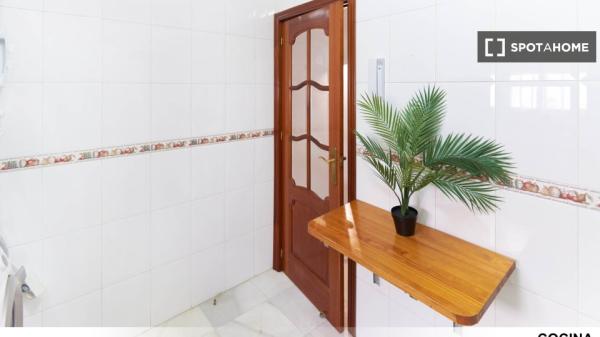 Se alquila habitación en piso compartido en Sevilla