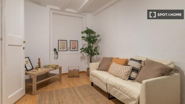 Se alquila habitación en piso de 4 dormitorios en Barcelona