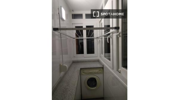 Piso completo de 2 dormitorios en Vigo