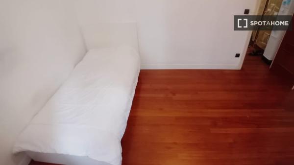 Zimmer zu vermieten in 3-Zimmer-Wohnung in Bilbao