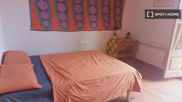 Quarto para alugar em apartamento de 5 quartos em Barcelona