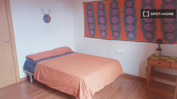 Quarto para alugar em apartamento de 5 quartos em Barcelona