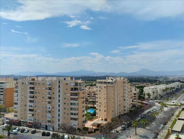 Ático en barrio Cabo de las Huertas