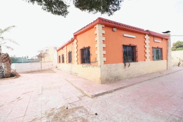 Casa independiente en calle Luis Alberola Ferrándiz