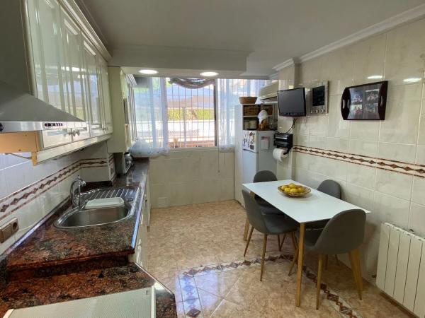 Chalet pareado en calle del Olimpo