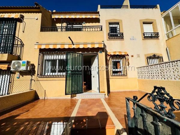 Chalet adosado en calle Camilo José Cela