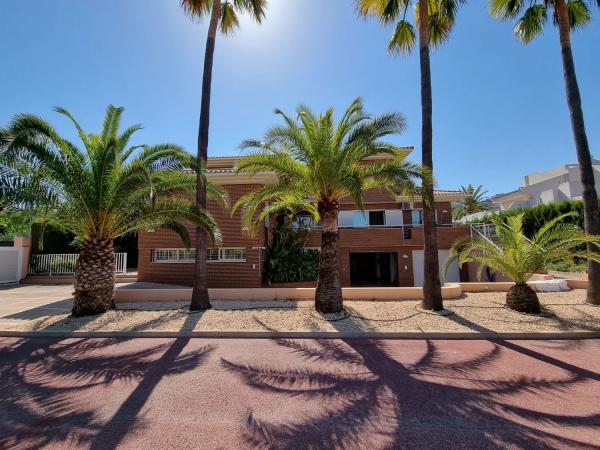 Casa independiente en avenida de Estocolmo