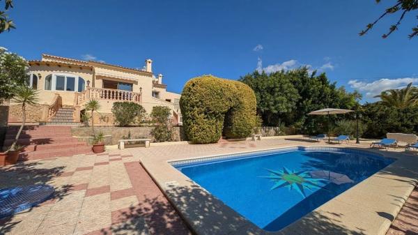 Casa independiente en Urbanización Ortenbach