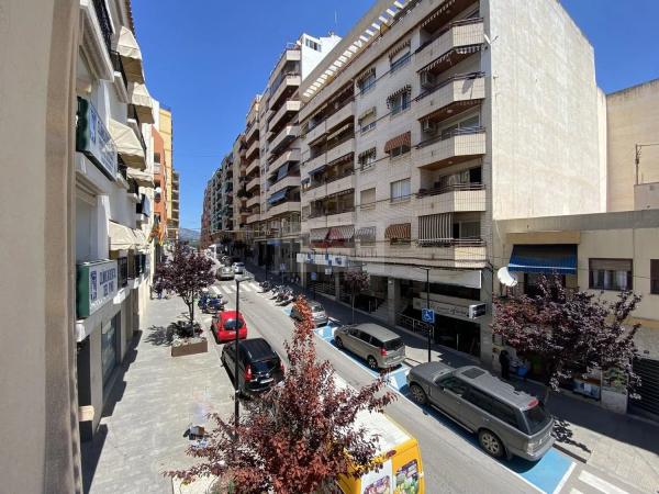 Piso en avenida de Ifach, 16