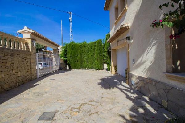 Casa independiente en avenida la Manzanera