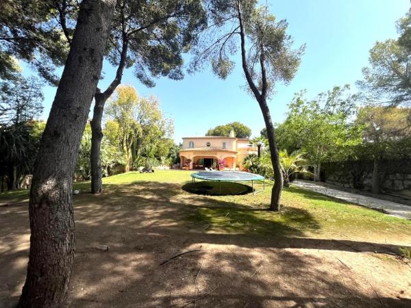 Casa independiente en calle Rumanía s/n