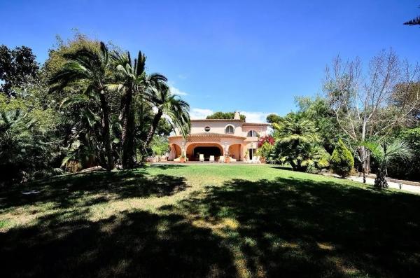 Casa independiente en calle Rumanía s/n